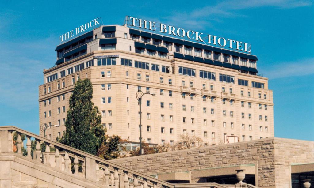 The Brock Niagara Falls – Fallsview: Historic hotel near Niagara Falls entertainment district